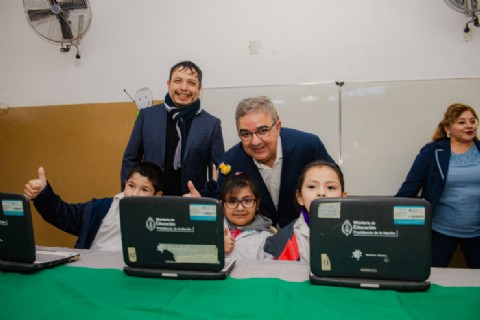 Jalil inauguró la primer Aula del Futuro en la Capital