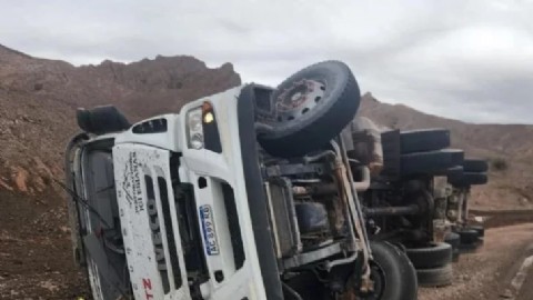Un camionero murió tras un vuelco