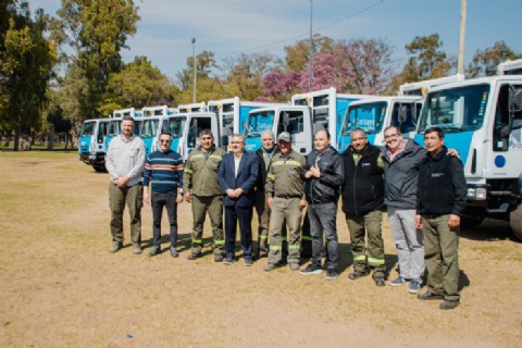 Catamarca refuerza servicios urbanos: ocho nuevos camiones de recolección y riego para Capital