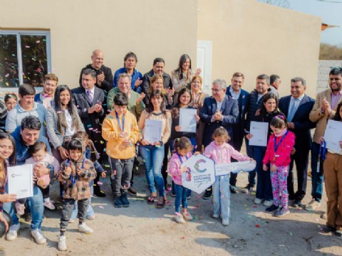 Doce nuevas familias tienen su casa propia en Los Altos