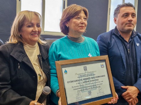 Capital: Adriana Díaz recibió la Distinción al Mérito San Fernando