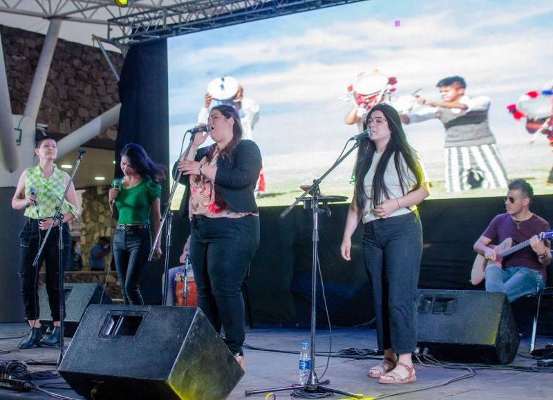 Música & Poesía para ponerle melodías a la 16º Feria Provincial del Libro